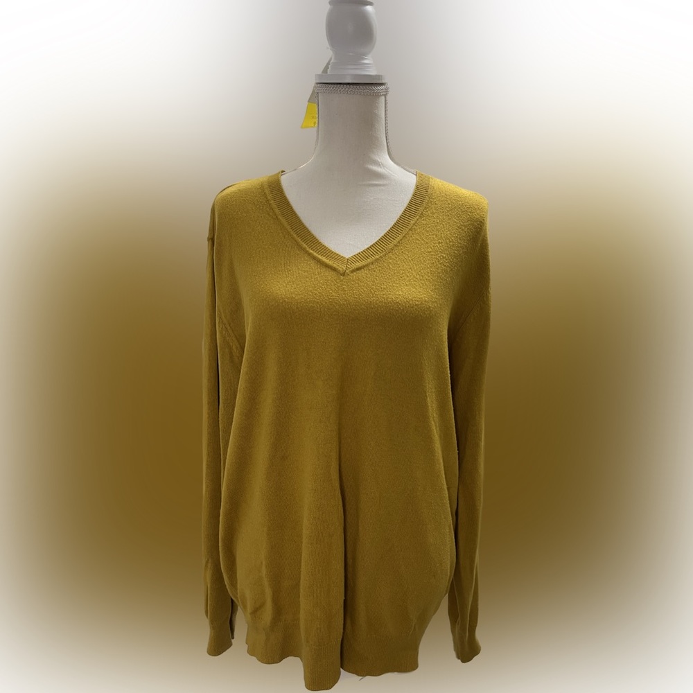 J. Ferrar women’s v-neck sweater